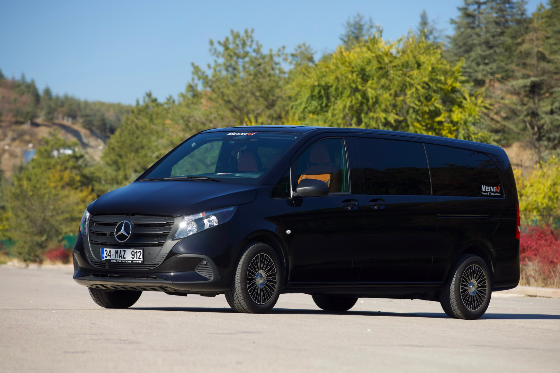Mercedes Vito / equivalent minivan used for Universal Travel Services private transfers